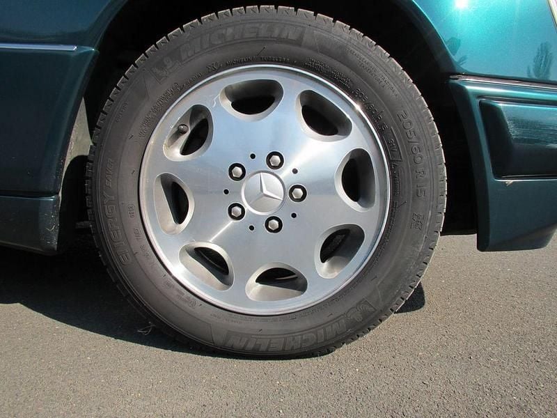 Gebraucht Mercedes E220 Sportline 150 PS (110 kW) 1996 Grün Cabrio