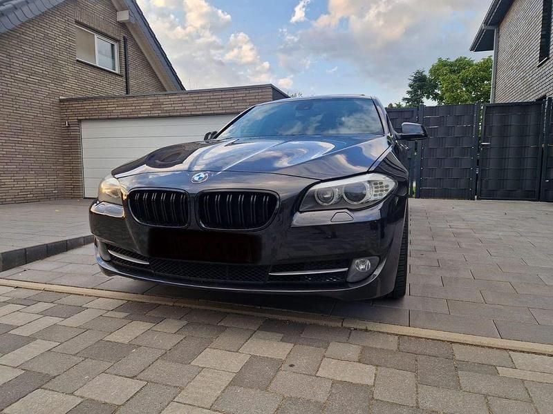 Gebraucht BMW 528 Sport Line 258 PS (189 kW) 2010 Schwarz Limousine