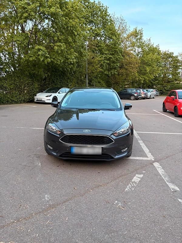 Gebraucht Ford Focus 125 PS (91 kW) 2018 Grau Kombi