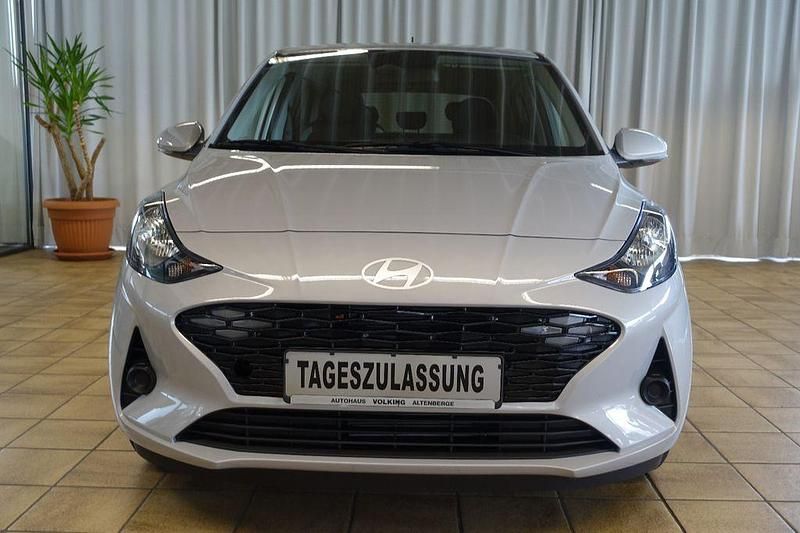 Neu Hyundai i10 Advanced 79 PS (58 kW) 2025 Grau Kleinwagen
