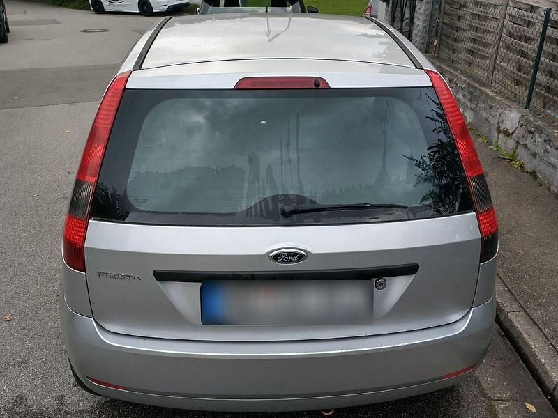 Gebraucht Ford Fiesta 80 PS (58 kW) 2002 Silber Kleinwagen