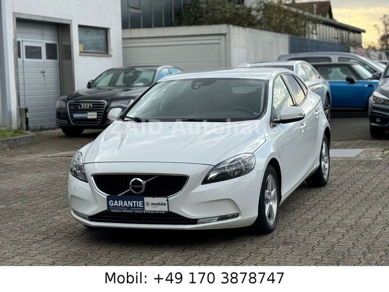 Weiß Gebraucht 2018 Volvo V40 Kinetic Kombi | 14.399 € (Fairer Preis) - Bild 1/4