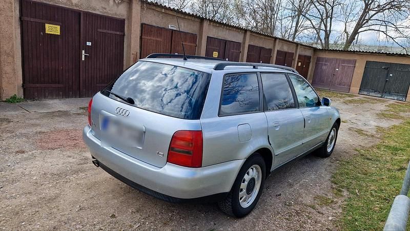 Second-hand Audi A4 125 CP (91 kW) 1998 Argintiu Break