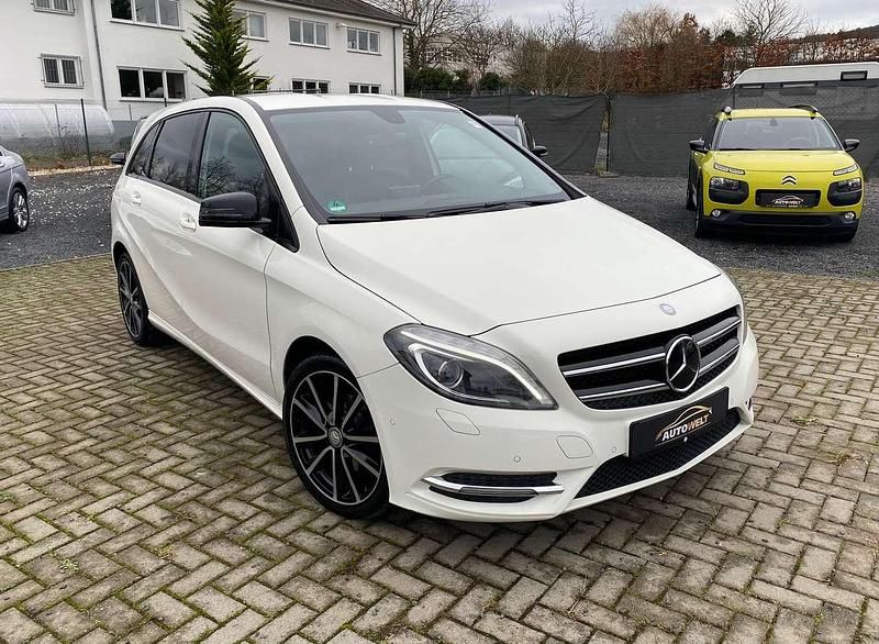 Calcitweiss unilack Gebraucht 2013 Mercedes B200 Van / Kleinbus | 10.999 € (Fairer Preis) - Bild 1/4