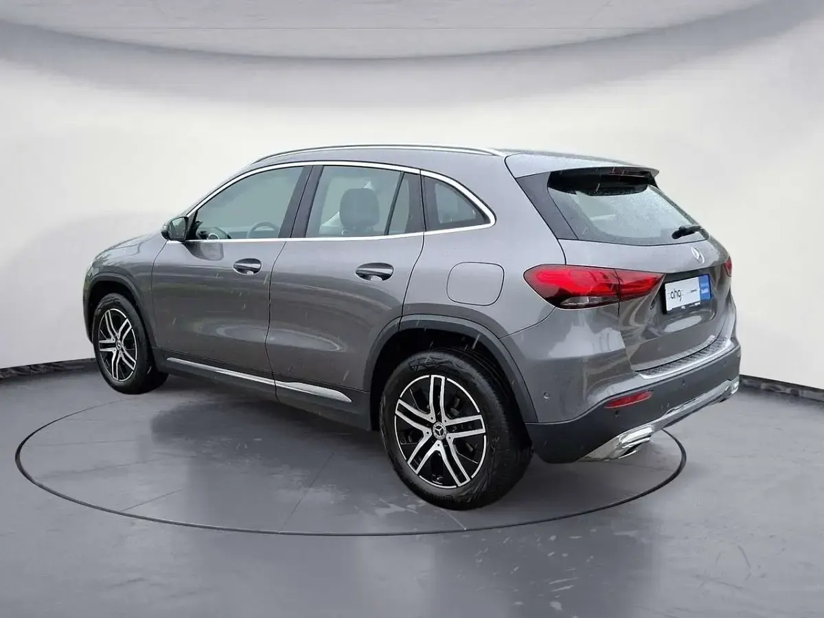 Gebraucht Mercedes GLA200 163 PS (119 kW) 2021 Grau SUV