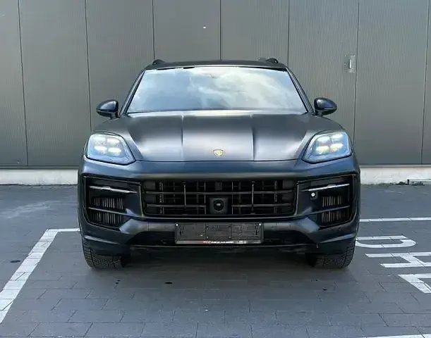 Gebraucht Porsche Cayenne S Chrono 475 PS (349 kW) 2023 Schwarz SUV