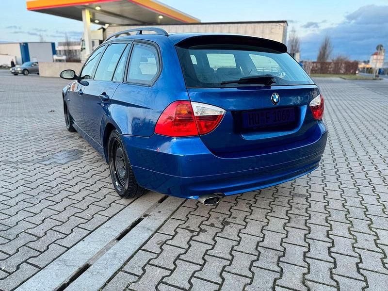 Gebraucht BMW 318 143 PS (105 kW) 2008 Blau Kombi