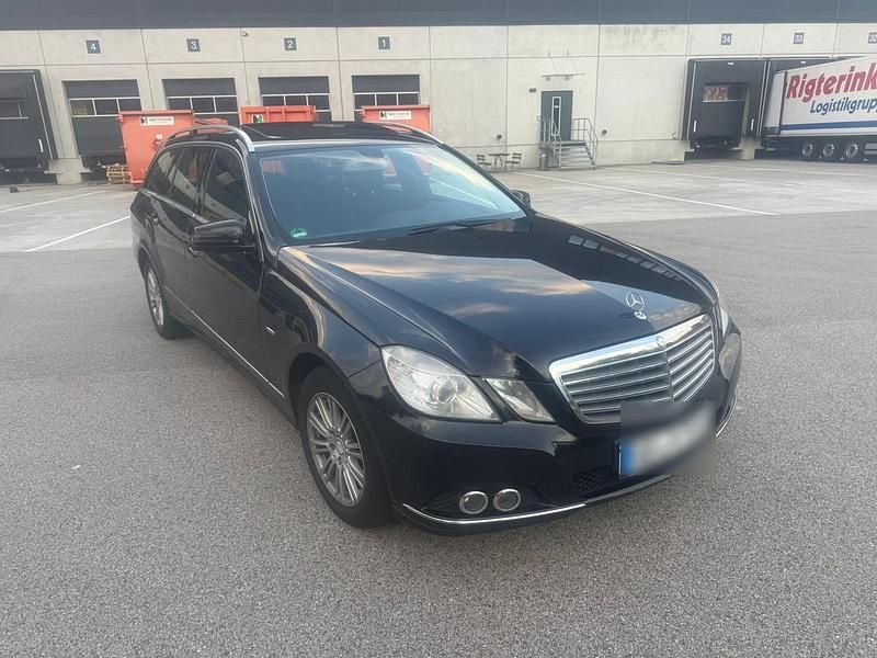 Schwarz Gebraucht 2010 Mercedes E350 Kombi | 6.350 € - Bild 1/4