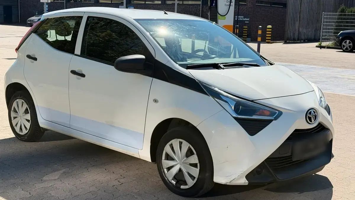 Second-hand Toyota Aygo 72 CP (52 kW) 2020 Alb Hatchback