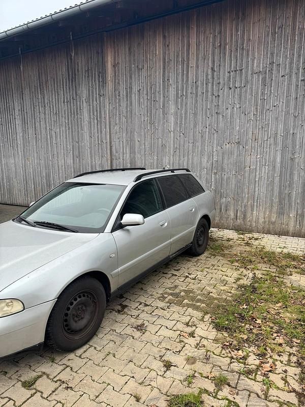 Używany Audi A4 150 KM (110 kW) 2001 Srebrny Kombi