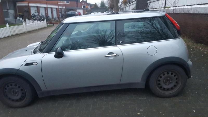 Grau Gebraucht 2006 Mini Cooper Kleinwagen | 1.100 € - Bild 1/4