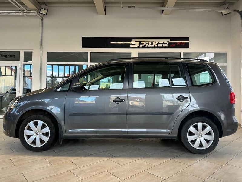 Grau Gebraucht 2013 VW Touran Trendline Van / Kleinbus | 8.990 € (Fairer Preis) - Bild 1/4