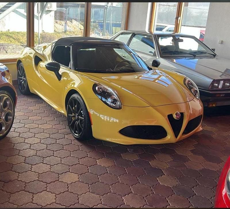 Gebraucht Alfa Romeo 4C Spider 241 PS (177 kW) 2018 Colore esterno (solid yellow) Cabrio