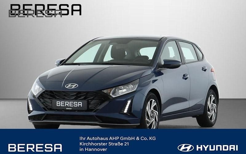 Blau Neu 2025 Hyundai i20 Comfort Limousine | 19.430 € (Guter Preis) - Bild 1/4