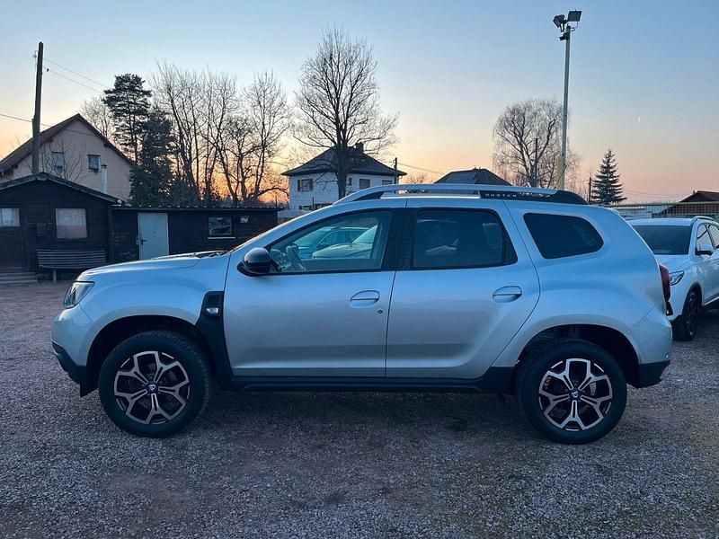 Gebraucht Dacia Duster Celebration 131 PS (96 kW) 2021 Grau SUV