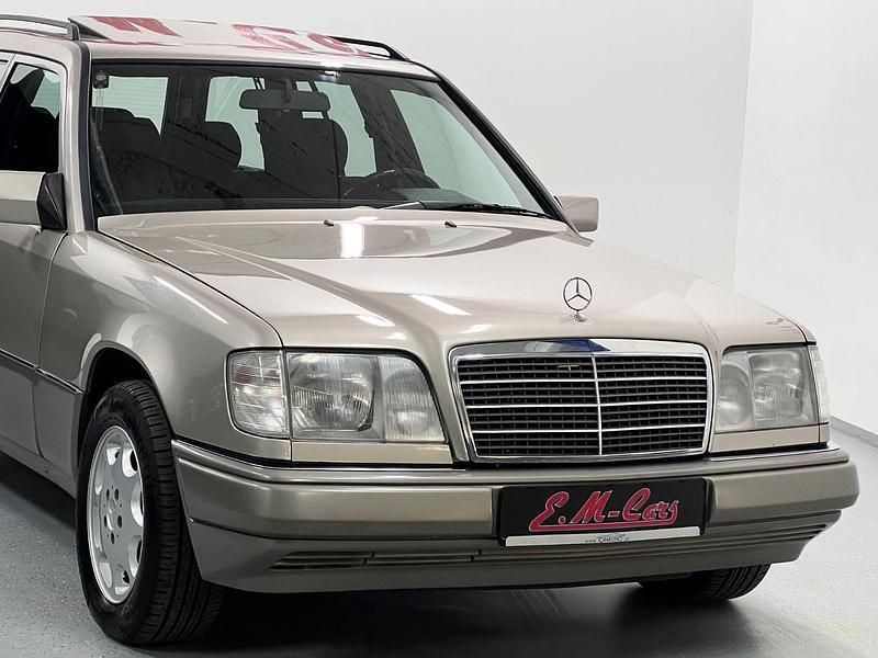 Gold Gebraucht 1995 Mercedes E320 Kombi | 17.990 € - Bild 1/4