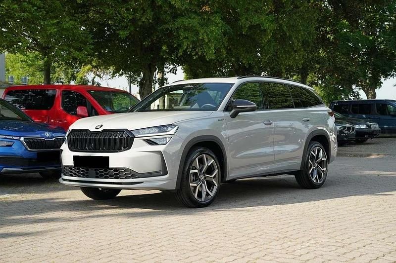 Grau Gebraucht 2024 Skoda Kodiaq Selection SUV | 43.200 € (Superpreis) - Bild 1/4