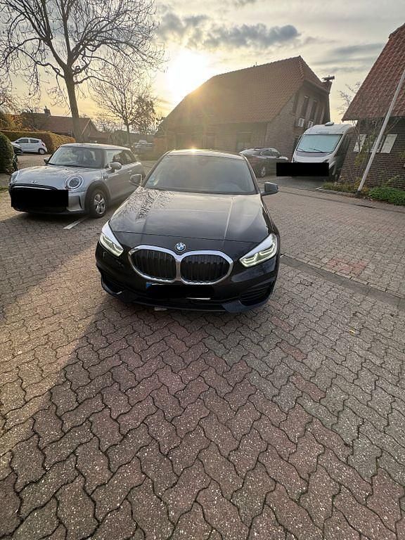 Schwarz Gebraucht 2022 BMW 116 Advantage Kleinwagen | 21.500 € (Fairer Preis) - Bild 1/4