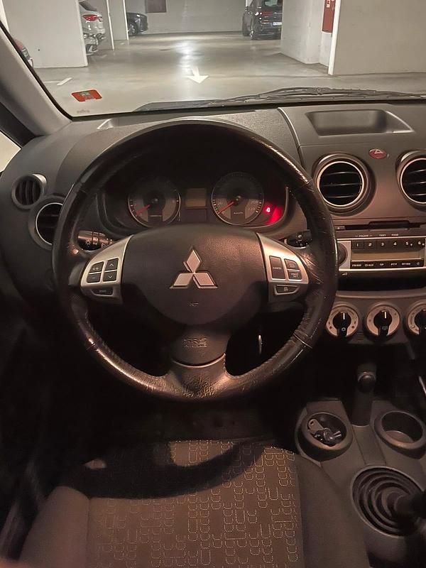 Gebraucht Mitsubishi Colt 95 PS (69 kW) 2012 Grau Kleinwagen