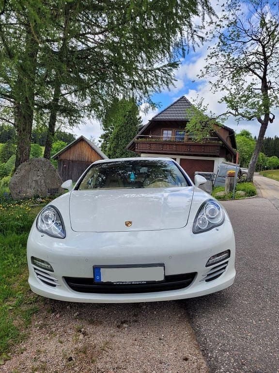 Gebraucht Porsche Panamera 299 PS (219 kW) 2011 Weiß Kleinwagen