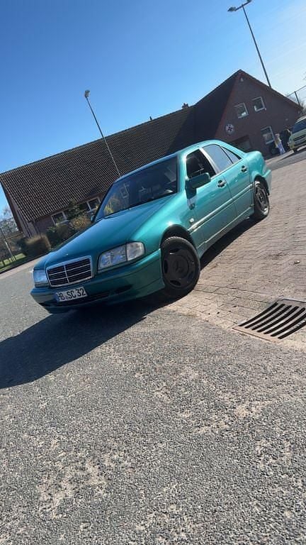 Gebraucht Mercedes C180 122 PS (89 kW) 1997 Grün Limousine