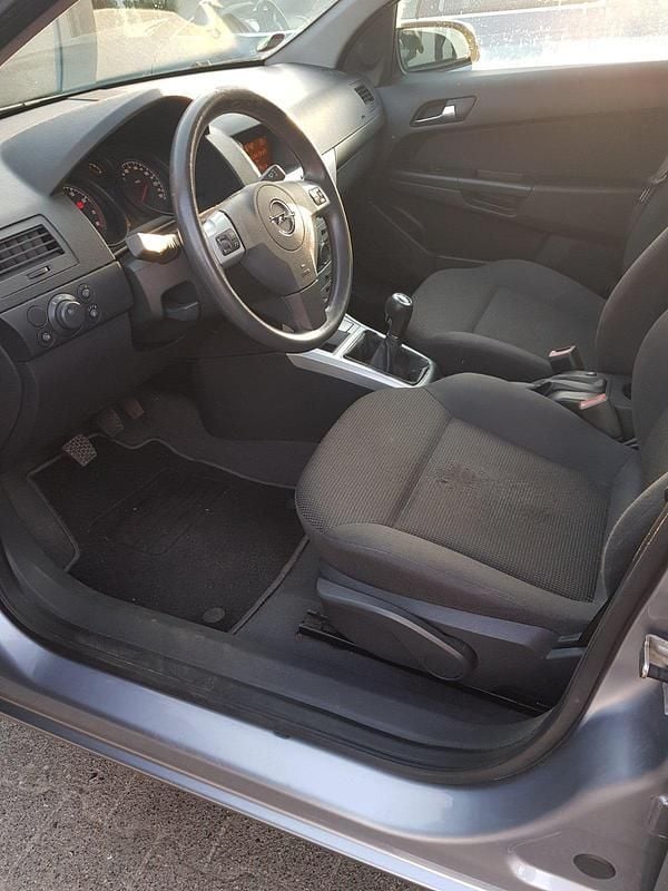 Gebraucht Opel Astra 116 PS (85 kW) 2009 Grau Kombi