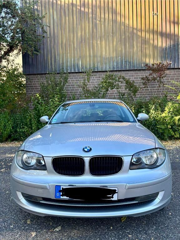 Silber Gebraucht 2009 BMW 116 Kleinwagen | 3.500 € (Fairer Preis) - Bild 1/4