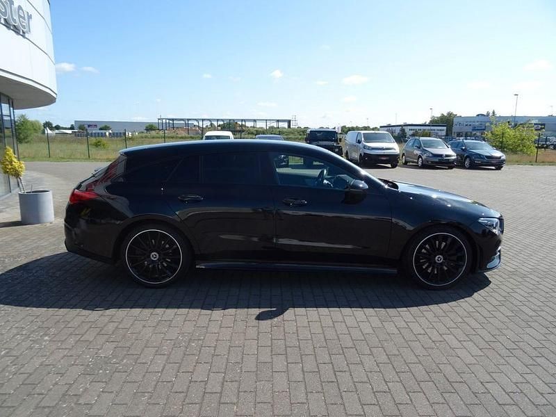 Gebraucht Mercedes CLA200 Shooting Brake AMG line 163 PS (119 kW) 2021 Schwarz Kombi