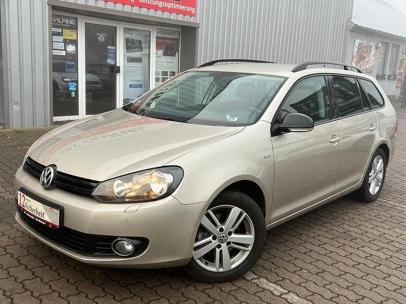 Silber Gebraucht 2013 VW Golf VI Match Kombi | 8.699 € (Teuer) - Bild 1/4