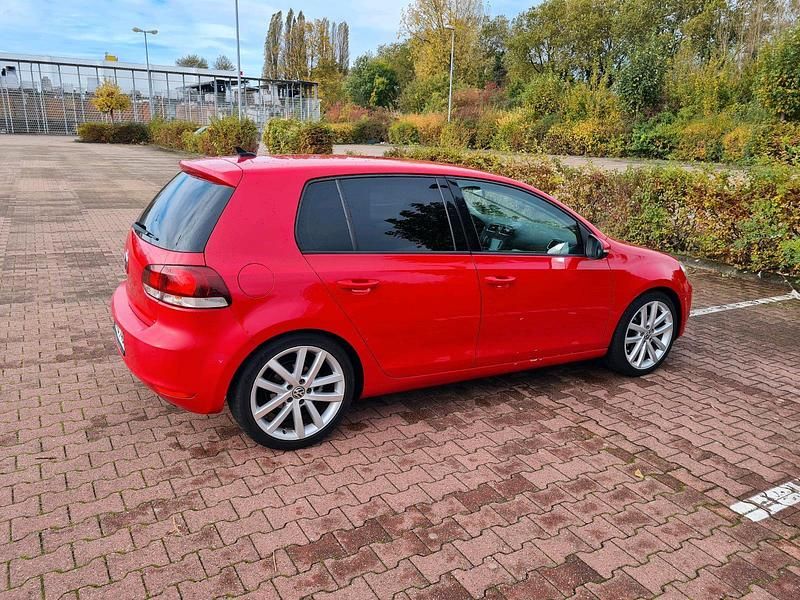 Rot Gebraucht 2010 VW Golf VI Highline Kleinwagen | 4.000 € (Superpreis) - Bild 1/4
