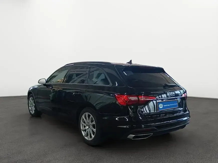 Gebraucht Audi A4 Basis 150 PS (110 kW) 2022 Mythosschwarz metallic Kombi