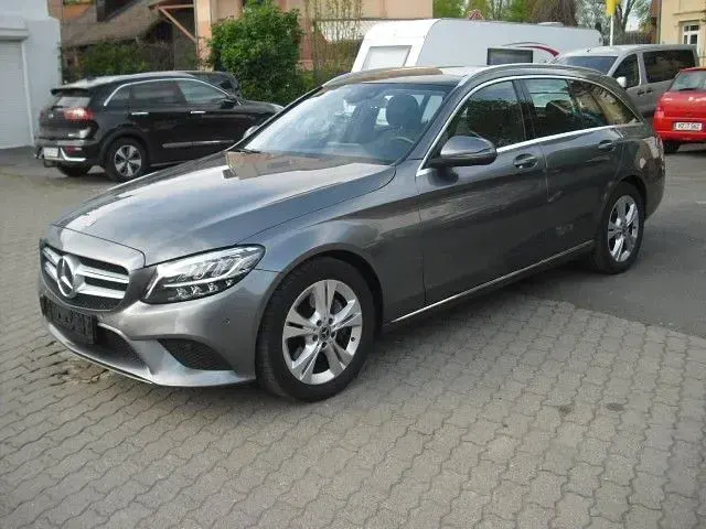 Gebraucht Mercedes C200 Avantgarde 160 PS (117 kW) 2019 Selenitgrau  metalliclack Kombi