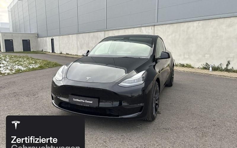 Schwarz Gebraucht 2022 Tesla Model Y Performance SUV | 36.400 € (Etwas zu teuer) - Bild 1/4