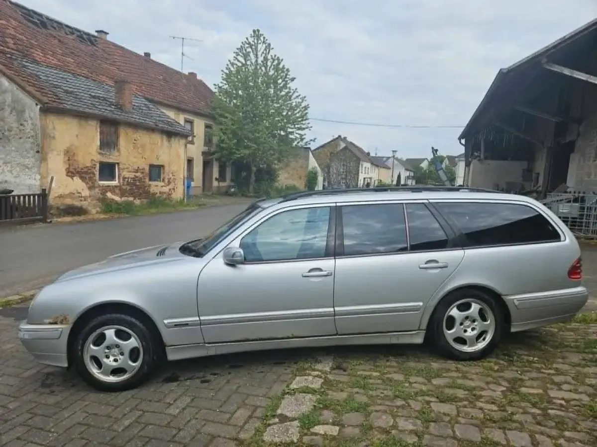 Gebraucht Mercedes E320 224 PS (164 kW) 2000 Silber Kombi