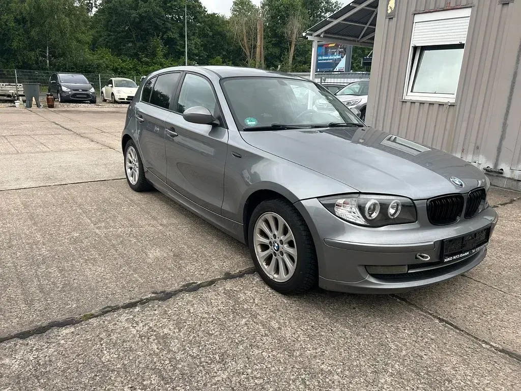 Gebraucht BMW 116 122 PS (89 kW) 2009 Grau Kleinwagen