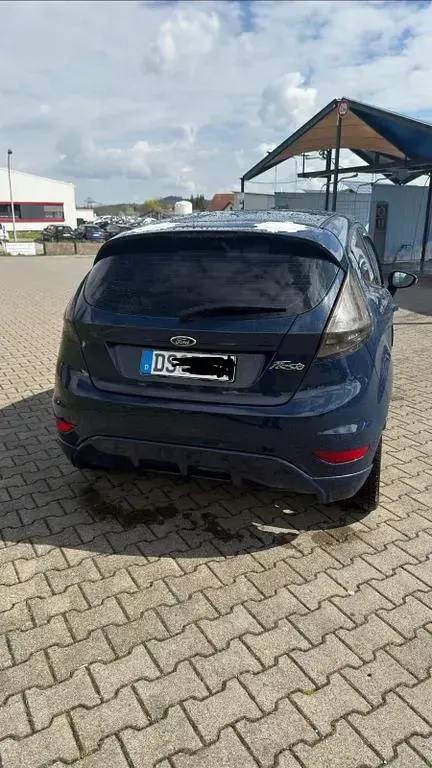 Second-hand Ford Fiesta Trend 92 CP (67 kW) 2012 Albastru Hatchback