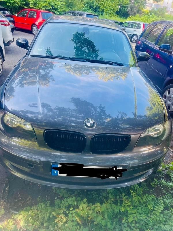 Grau Gebraucht 2007 BMW 118 Kleinwagen | 2.700 € (Superpreis) - Bild 1/4