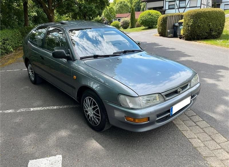 Grau Gebraucht 1995 Toyota Corolla Kombi | 2.990 € - Bild 1/4