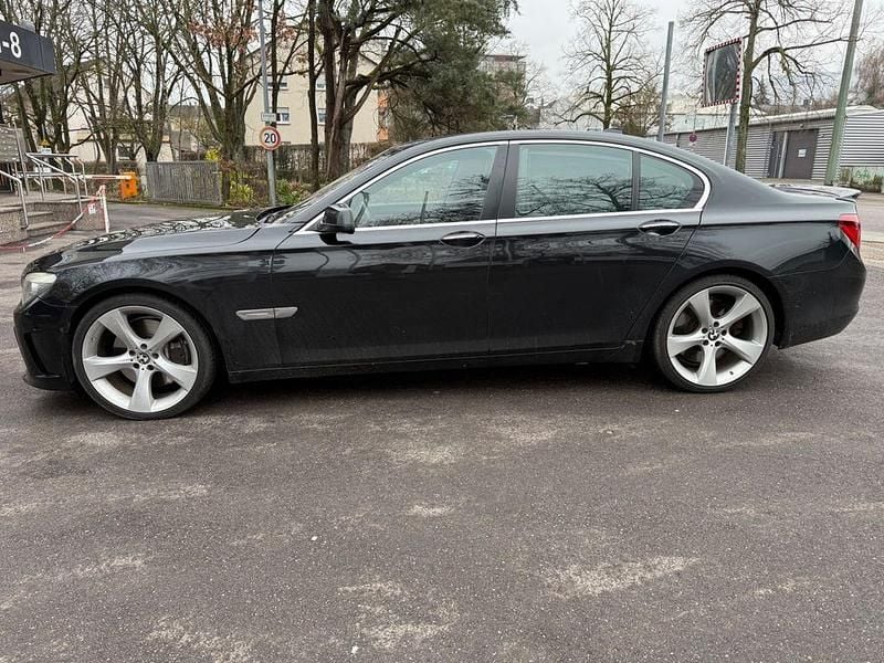Second-hand BMW 750 408 CP (300 kW) 2008 Negru Berlinǎ