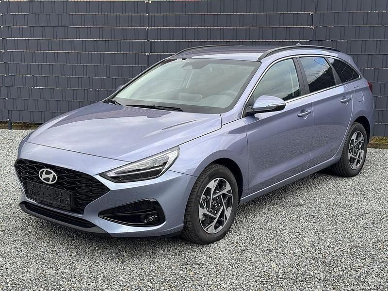 Neu Hyundai i30 140 PS (102 kW) 2025 Meta blue pearl Kombi