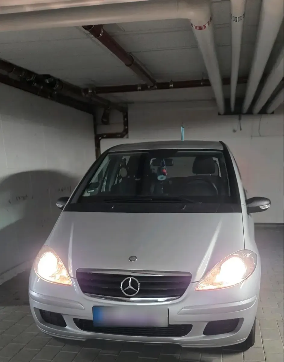 Używany Mercedes A180 109 KM (80 kW) 2007 Srebrny Hatchback