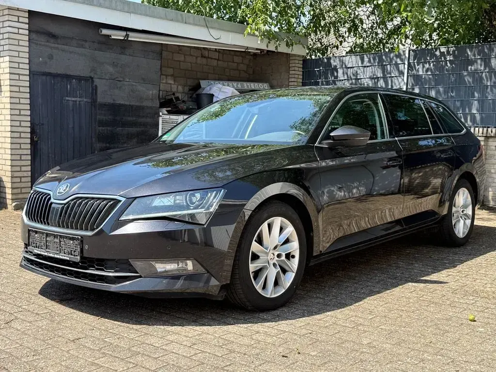 Gebraucht Skoda Superb Style 150 PS (110 kW) 2018 Schwarz Kombi