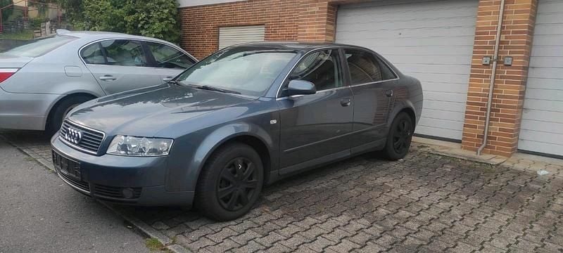 Grau Gebraucht 2001 Audi A4 Limousine | 2.300 € (Fairer Preis) - Bild 1/4