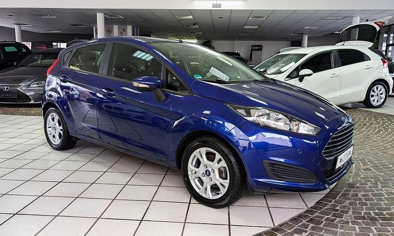 Gebraucht Ford Fiesta Trend 101 PS (74 kW) 2014 Blau Limousine