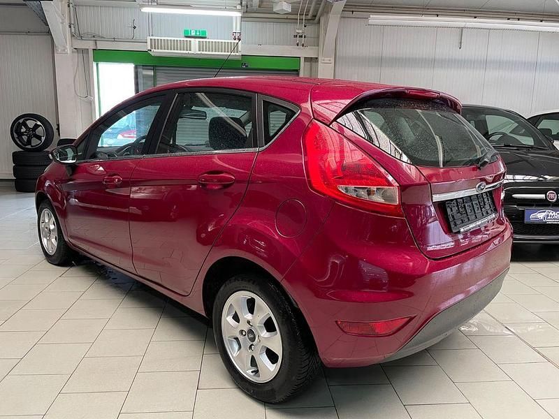 Gebraucht Ford Fiesta Titanium 82 PS (60 kW) 2009 Rot Kleinwagen