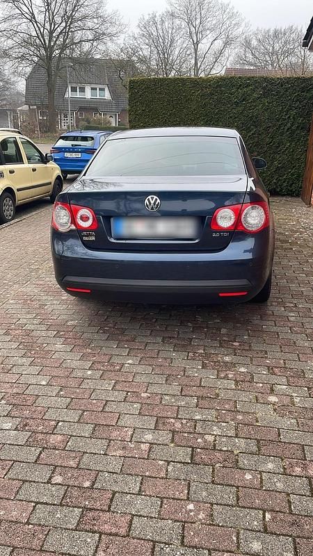Gebraucht VW Jetta 140 PS (102 kW) 2010 Blau Limousine