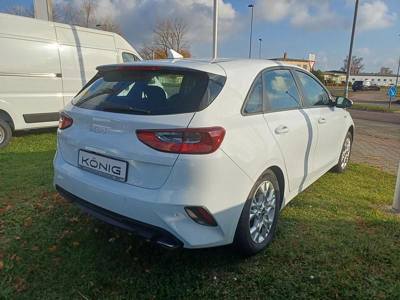 Gebraucht Kia Ceed Edition 7 101 PS (74 kW) 2023 Weiß Kleinwagen