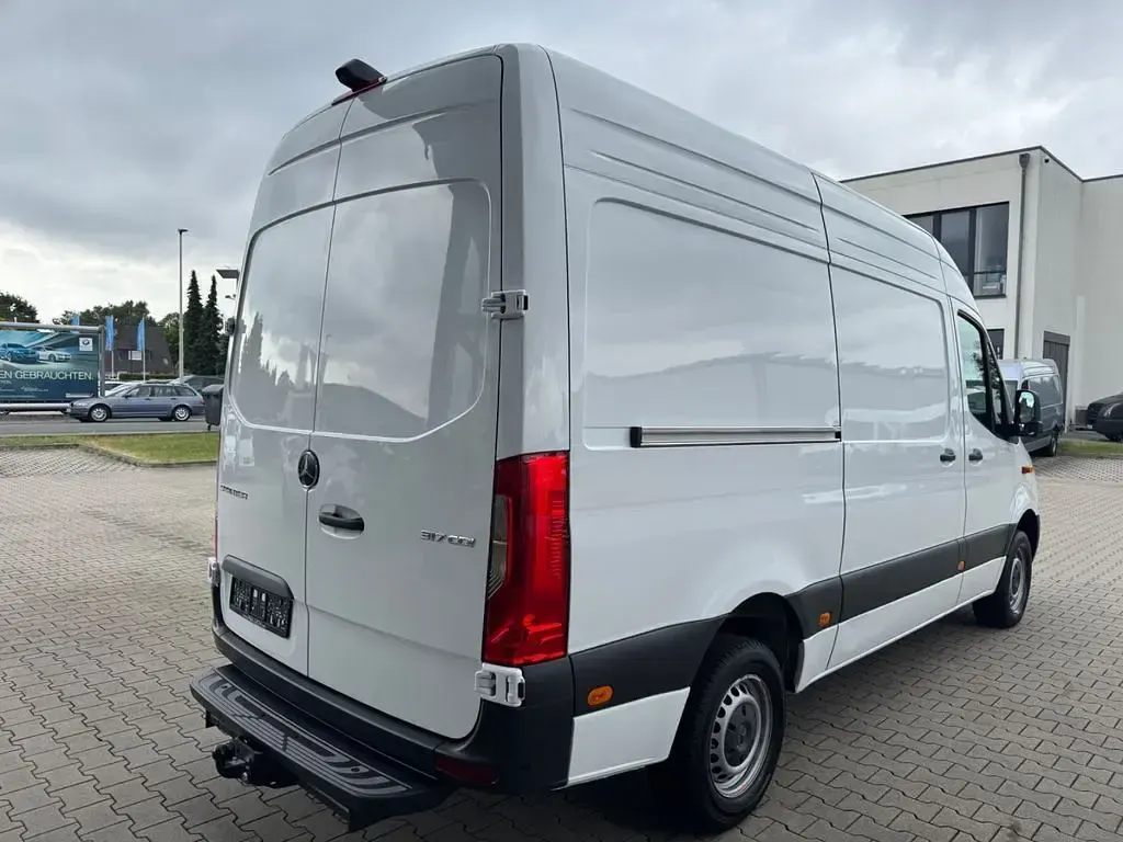 Gebraucht Mercedes Sprinter 170 PS (125 kW) 2024 Weiß Van