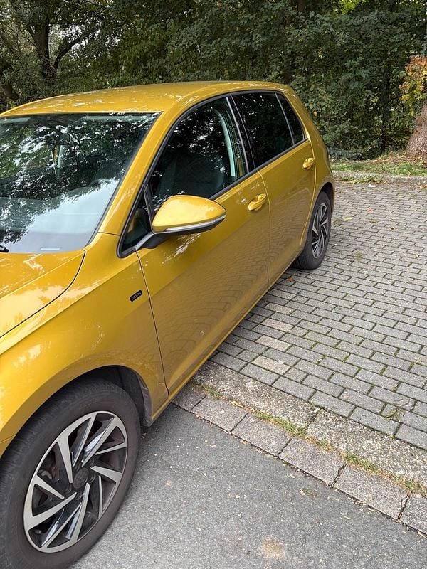 Gebraucht VW Golf VII 116 PS (85 kW) 2018 Gelb Limousine