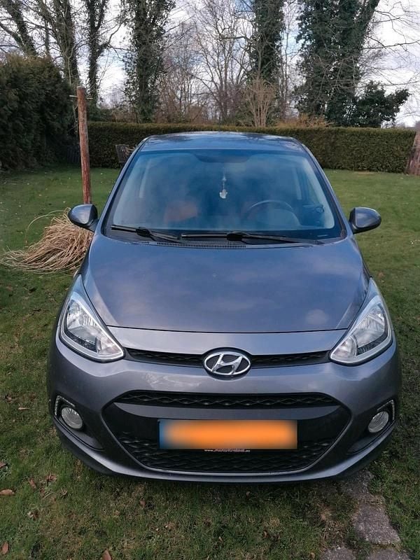 Gebraucht Hyundai i10 87 PS (63 kW) 2015 Grau Kleinwagen
